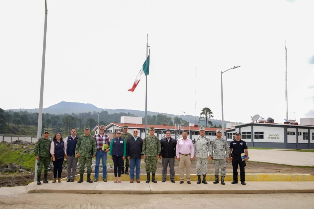El secretario de Gobierno, Samuel Sotelo Salgado, sostuvo una reunión de trabajo con su homólogo de la Ciudad de México, Ricardo Ruíz Suárez y el subsecretario general de Gobierno del Estado de México, Ricardo de la Cruz Musalem, a fin de fortalecer los canales de comunicación y coordinación que garanticen productividad, desarrollo y paz social en las entidades.