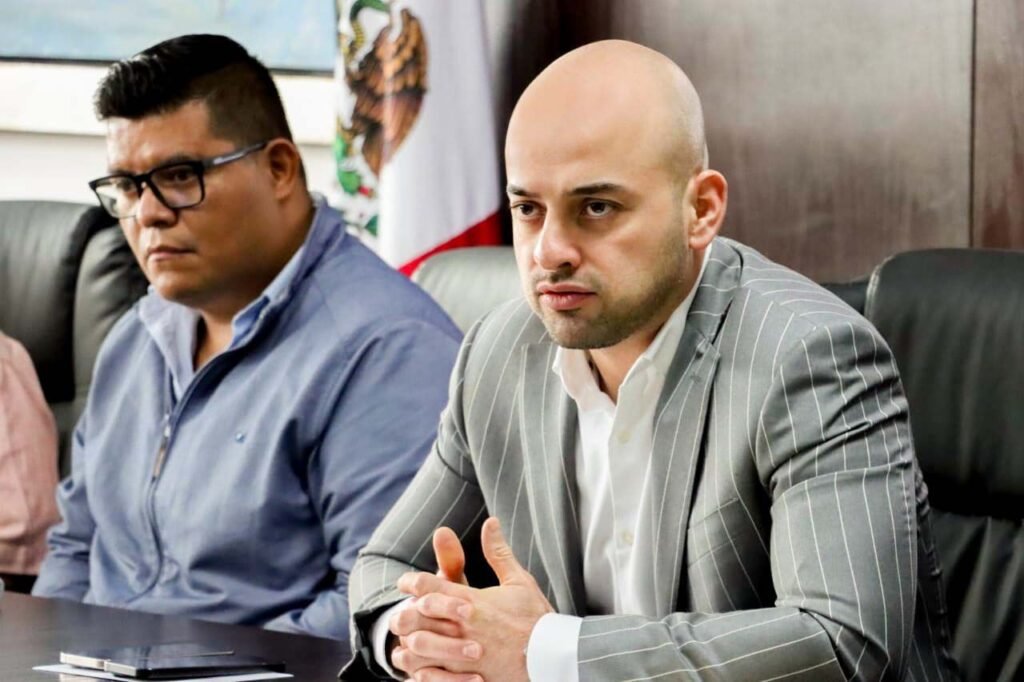Se reúne Fiscal General Edgar Maldonado con colectivos de búsqueda para revisar avances en la fosa común de Jojutla