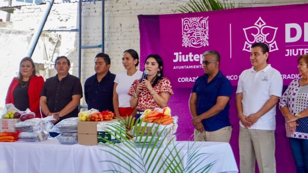 Entrega DIF Jiutepec más de 100 canastas alimentarias