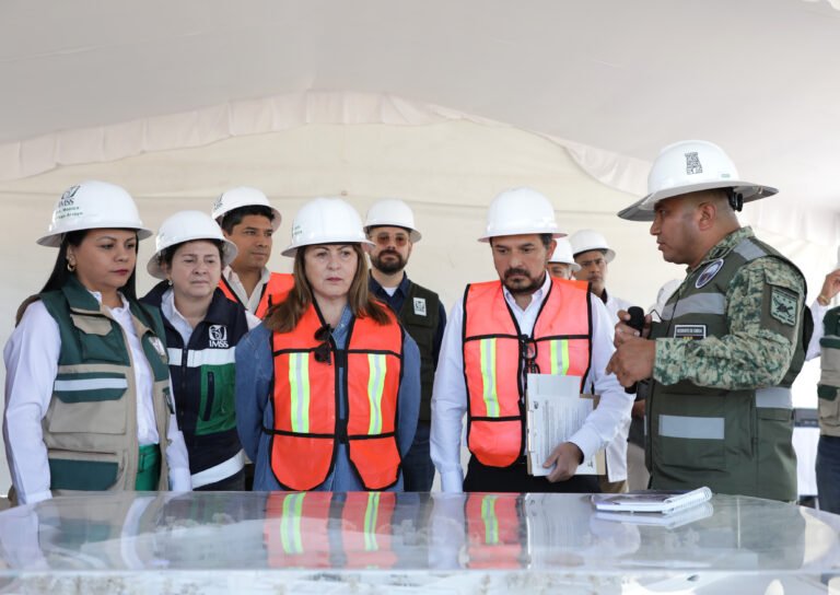 Zoé Robledo y Margarita González Saravia visitan obra del HGZ del IMSS de 124 camas en Yecapixtla, Morelos