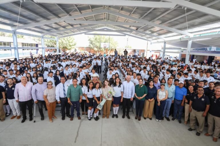 Gobierno y municipio, combate rezago social y educativo en Tepalcingo